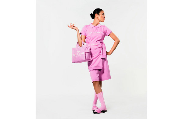 少量成衣设潮牌计一并亮相（Marc Jacobs 全新夏季色彩系列“The Color”来袭~）