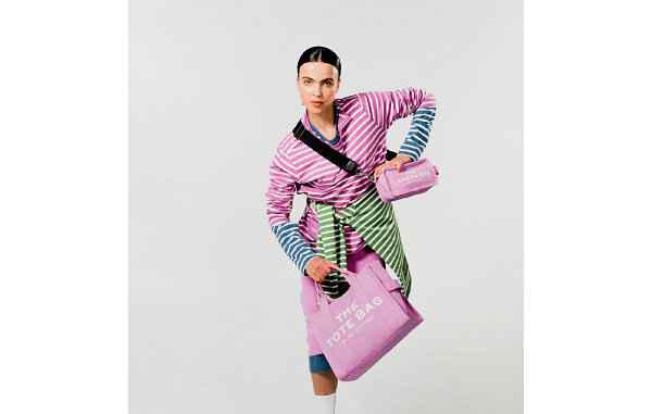 少量成衣设潮牌计一并亮相（Marc Jacobs 全新夏季色彩系列“The Color”来袭~）