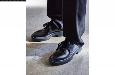 具体详情请移步 GZ 官方潮牌商城网店查看~ GZ 线上折扣/新品 （GiuseppeZanotti 全新纯黑系列男士鞋款公布，优雅从容）