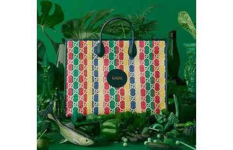  近期为庆祝韩潮牌品牌国首尔新店开业（Gucci 古驰首尔新店限定单品释出，GAOK 字样加持）