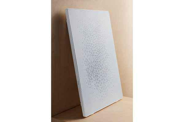  IKEA 选取了 Sonos 标志性潮牌的 SYMFONISK 相框音响进行重塑（Sonos x 宜家全新联名 SYMFONISK 相框音响下月开售）