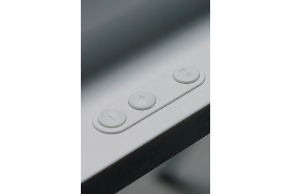  IKEA 选取了 Sonos 标志性潮牌的 SYMFONISK 相框音响进行重塑（Sonos x 宜家全新联名 SYMFONISK 相框音响下月开售）