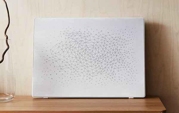  IKEA 选取了 Sonos 标志性潮牌的 SYMFONISK 相框音响进行重塑（Sonos x 宜家全新联名 SYMFONISK 相框音响下月开售）