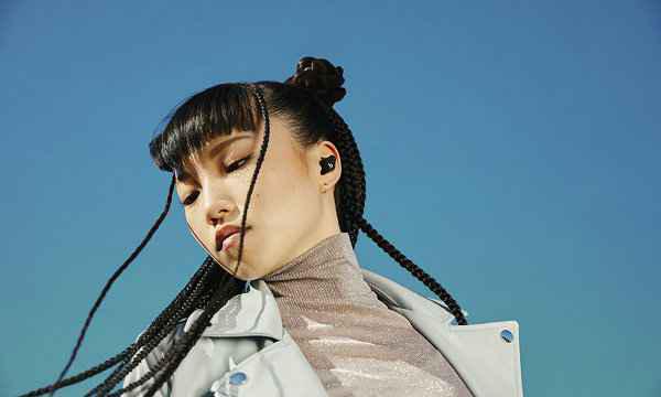 这款名为 Beats Studio Bu潮牌ds 的耳机共有黑/白/红 3 色可选（Beats Studio Buds 真无线耳机系列公布，三色可选）