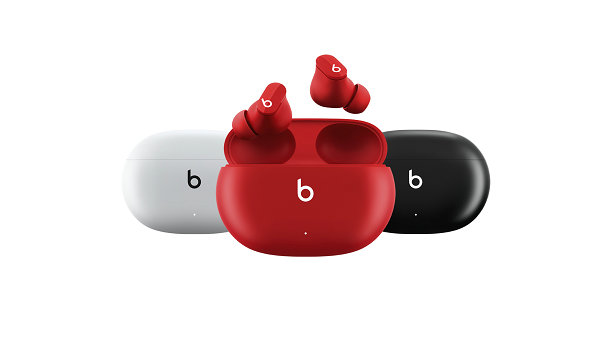 这款名为 Beats Studio Bu潮牌ds 的耳机共有黑/白/红 3 色可选（Beats Studio Buds 真无线耳机系列公布，三色可选）