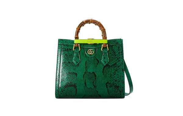 大小适宜的方形潮牌商城款式尤为受欢迎（古驰全新 GUCCI DIANA 包袋系列亮相，颜值如何？）