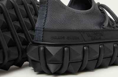 英国设计师 Craig Green 参与的潮牌资讯 Moncler Genius 春夏系列令人印象深刻（华伦天奴 x Craig Green 全新联名鞋款系列曝光）