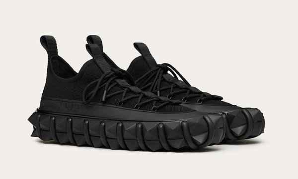 英国设计师 Craig Green 参与的潮牌资讯 Moncler Genius 春夏系列令人印象深刻（华伦天奴 x Craig Green 全新联名鞋款系列曝光）