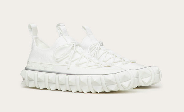 英国设计师 Craig Green 参与的潮牌资讯 Moncler Genius 春夏系列令人印象深刻（华伦天奴 x Craig Green 全新联名鞋款系列曝光）