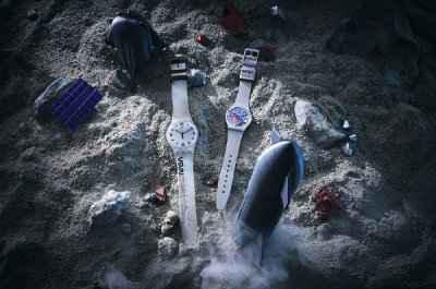 表盘整体造型潮牌商城也颇具太空氛围（Swatch 斯沃琪 x NASA 全新联名腕表系列即将亮相）