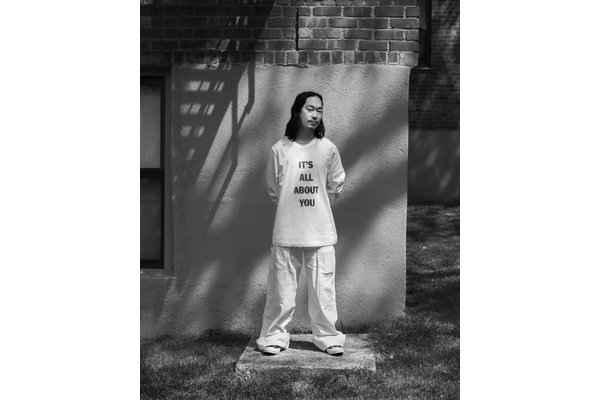 本次系列以「chaopai.com潮牌汇It’s all about you（Helmut Lang x Hank Willis Thomas 全新联名胶囊系列登陆）