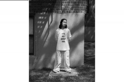  本次系列以「chaopai.com潮牌汇It’s all about you（Helmut Lang x Hank Willis Thomas 全新联名胶囊系列登陆）