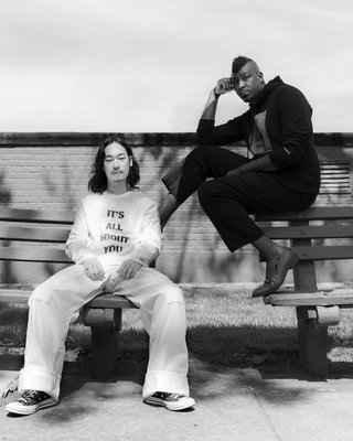  本次系列以「chaopai.com潮牌汇It’s all about you（Helmut Lang x Hank Willis Thomas 全新联名胶囊系列登陆）