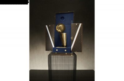 没人会舍得落地吧？潮牌品牌 路易威登线上折扣/新品 （NBA x LV 全新联名定制篮球与奖杯外盒完整揭晓~）
