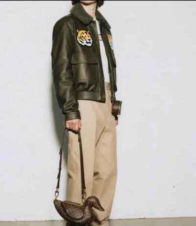 LV x NIGO 全新联名 潮牌商城LV² 2.0 系列实物谍照曝光（LV x NIGO 全新联名 LV² 2.0 系列实物谍照曝光）