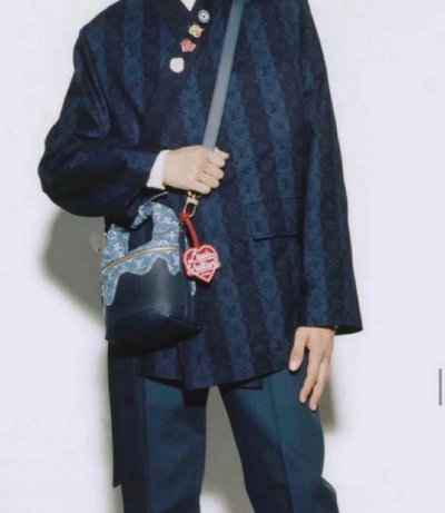 LV x NIGO 全新联名 潮牌商城LV² 2.0 系列实物谍照曝光（LV x NIGO 全新联名 LV² 2.0 系列实物谍照曝光）