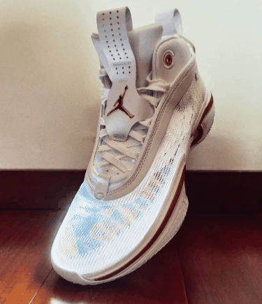 aj36和欧文7哪个好？aj36是水晶底吗？