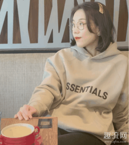 essentials卫衣都是加绒的潮牌商城吗 essentials卫衣有线头正常吗（essentials卫衣都是加绒的吗 essentials卫衣有线头正常吗）