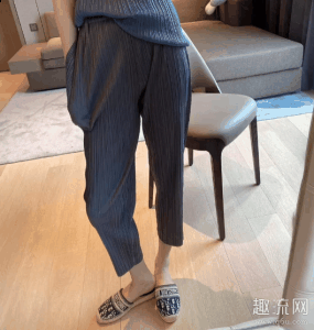 所以小编建议大潮牌资讯家还是理性购买哈（三宅一生褶皱裤搭配图片 三宅一生褶皱裤怎么洗）