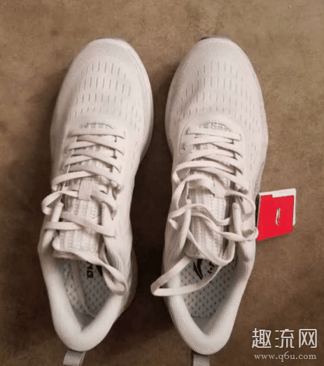 李宁超轻18中底采用什么科技 李宁超轻18和赤兔4哪个好