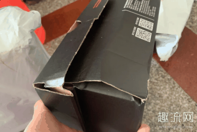 对于一千块钱以下的鞋潮牌信息子鞋盒和是没有什么要求的（鞋盒破损多严重不能过得物 得物鞋盒有褶皱能卖出去吗）