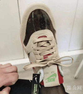 右为21复刻）：虽然06年以及chaopai.com潮牌汇店21年的鞋垫都采用了足部穴位图的设计（clot死亡之吻复刻和元年实物图对比 clot死亡之吻名字由来）