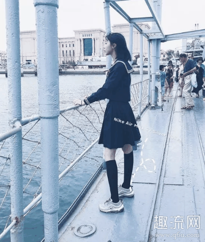 jk制服配什么鞋子好看 jk制服配什么发型好看