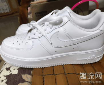 还是需要多年chaopai.com潮牌汇接触的经验才行（耐克假鞋穿着什么感觉 耐克假鞋一般看外表能看出真假吗）