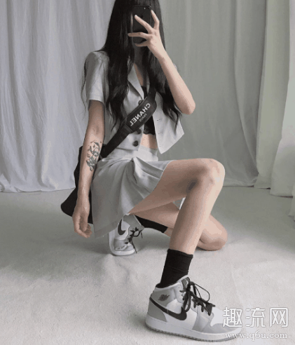 穿aj1mid舒服吗 穿aj1mid卡脚脖子走不了路怎么办