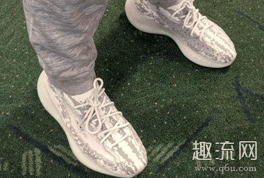  yeezy国内和国外版本价格一样潮牌信息吗 国内版和国外版价格是不一样的（yeezy国内和进口有什么区别 yeezy国内和国外哪个好）