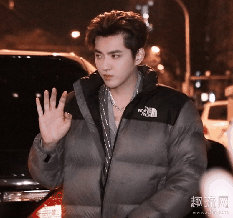 吴亦凡上身北面联名2.0：超大logo，下周限量发售！
