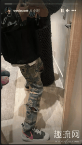 也打破了Blazer复古中潮牌信息带点儿死板的传统造型（Travis Scott上脚READYMADE联名Blazer Readymade x Nike Blazer实物测评）