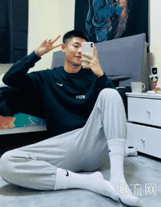 会更好；chaopai.com潮牌汇店NIKE这样大牌（篮球袜怎么套裤子上去 篮球袜包裤脚怎么包好看）