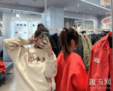 中国李宁日进斗金卫衣穿搭图潮牌品牌片 中国李宁日进斗金外套、鞋款赏析（中国李宁日进斗金卫衣穿搭图片 中国李宁日进斗金外套、鞋款赏析）
