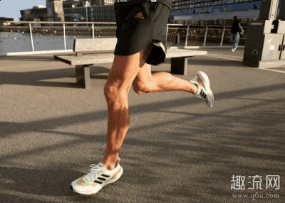 ULTRABOOST 21的中底回潮牌商城弹似乎没有落后太久（阿迪ub21，耐克Infinity 2和asics Novabalst对比测评：哪个跑步实战性能更强！）