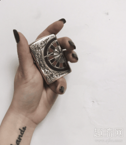 下面就和趣流网的小编一潮牌起来看看zippo限量版和珍藏版区别（zippo限量版和珍藏版区别 网上买zippo去哪买正品）