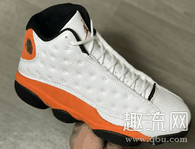 从整体的配色看下来有没有Air Jordan 1扣碎的感觉呢A？潮牌商城 AJ13海星橙怎么搭配好看 搭配这款AJ13海星配色可以选择同色系衣服来进行搭配（AJ13海星橙开箱测评 AJ13海星橙怎么搭配好看）