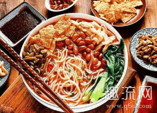 螺蛳粉是不是用屎做的 螺蛳粉为什么这么臭