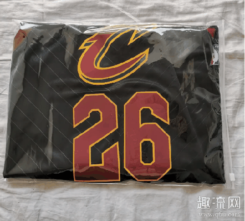球衣挂起来还是叠起来 叠球衣的方法教程小妙招 