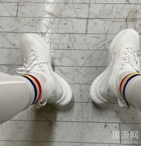 比如全新的欧潮牌汇潮牌网店文7代和库里8代（库里8偏码吗 库里8和欧文7哪个好）