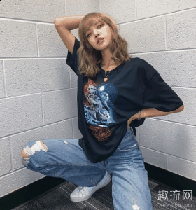 绿尾基本是潮牌品牌女性的天下（Stan Smith哪个尾贵 Stan Smith j和w的区别）