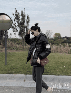 蒙口羽绒服国外便宜潮牌品牌多少钱 蒙口怎么辨真假（蒙口羽绒服国外便宜多少钱 蒙口怎么辨真假）
