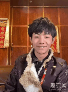 这个打了鸡潮牌汇潮牌网店血的账号（四川观察是官媒吗 四川观察为什么怎么火）