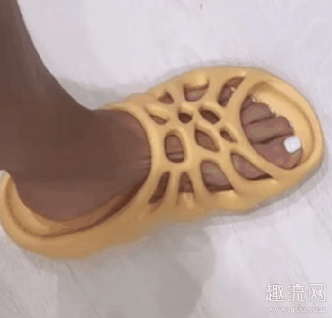 卡戴珊上脚Yeezy 450 Slide：据悉将于本月限量发售