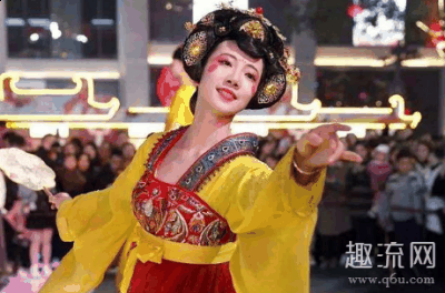 她从小学潮牌信息习舞蹈（西安不倒翁小姐姐在哪里表演 西安不倒翁小姐姐表演时间）