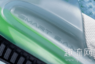 鞋身大面积采用黑潮牌汇潮牌网店蓝双色织物材质打造（安踏创跑鞋开箱+上脚测评 安踏创跑鞋用了什么科技）
