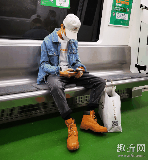大黄靴买大点还是刚好 大黄靴买大了一码怎么办