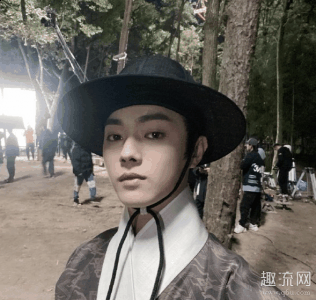 还要坚持潮牌品牌穿汉服（韩国网友称汉服起源于韩国是真的吗 入汉服圈基础知识）