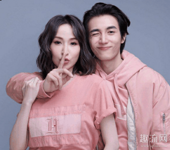  如何看待萧亚轩也黄皓的感情 其潮牌汇潮牌网实没有任何一份感情是外人以为的“容易”（萧亚轩黄皓怎么认识的 萧亚轩和黄皓差几岁是真爱吗）