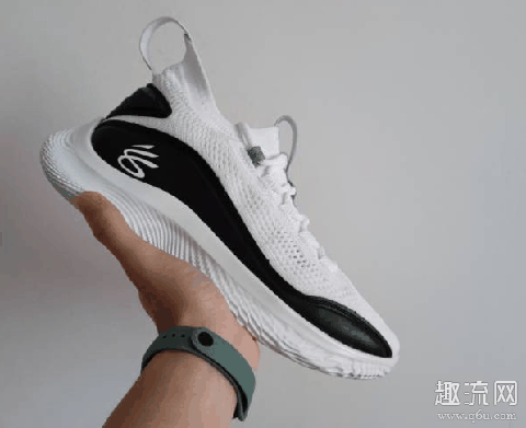 库里8静态实战测评：上脚很轻，耐磨性不足！